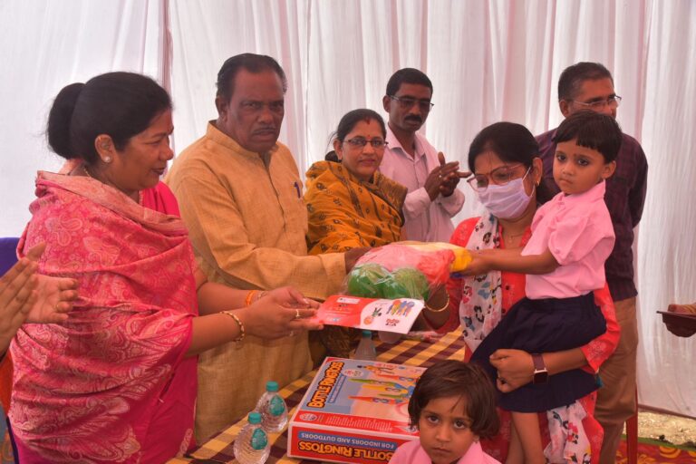 स्मार्ट आँगनवाड़ी बच्चों के सर्वांगीण विकास में महत्वपूर्ण साबित होगी – श्रीमती उईके