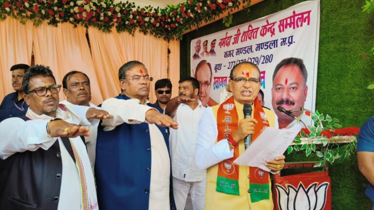 शिवराज ने किया मंडला का दौरा दो सभाओं को किया संबोधित