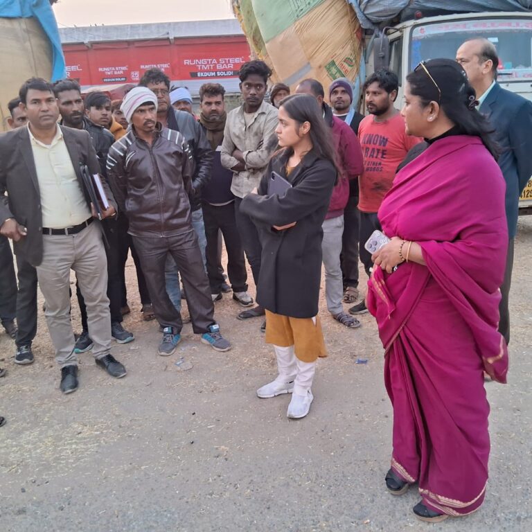 अति. मुख्य सचिव, परिवहन का टोंक दौरा, परिवहन चौकी का निरीक्षण कर मौक़े पर चल रहे ओवरलोड वाहनों को रुकवाकर कार्यवाही के दिये निर्देश, टोंक बस स्टैण्ड भी का किया औचक निरीक्षण