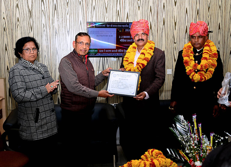 सूचना एवं जनसम्पर्क विभाग के अतिरिक्त निदेशक अरूण जोशी एवं सहायक कर्मचारी रामकिशोर वर्मा को सेवानिवृति पर भावभीनी विदाई