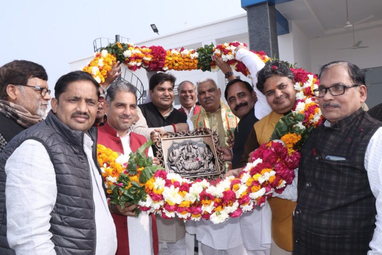 गृह राज्य मंत्री ने पूंछरी का लौठा, श्रीनाथ जी एवं दानघाटी मंदिर में की विशेष पूजा अर्चना ईआरसीपी बनेगी पूर्वी राजस्थान के लिये वरदान – राज्य मंत्री जवाहर सिंह बेढम