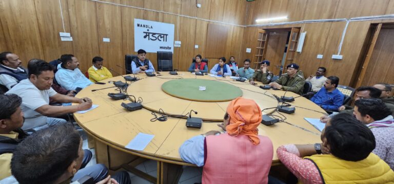 प्रशासन ने मां नर्मदा जन्मोत्सव के आयोजन की तैयारी के लिए ली बैठक – मण्‍डला