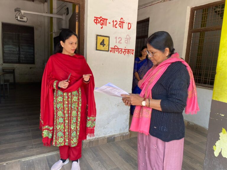 कलेक्टर ने लिया परीक्षाओं की तैयारियों का जायजा – मण्‍डला