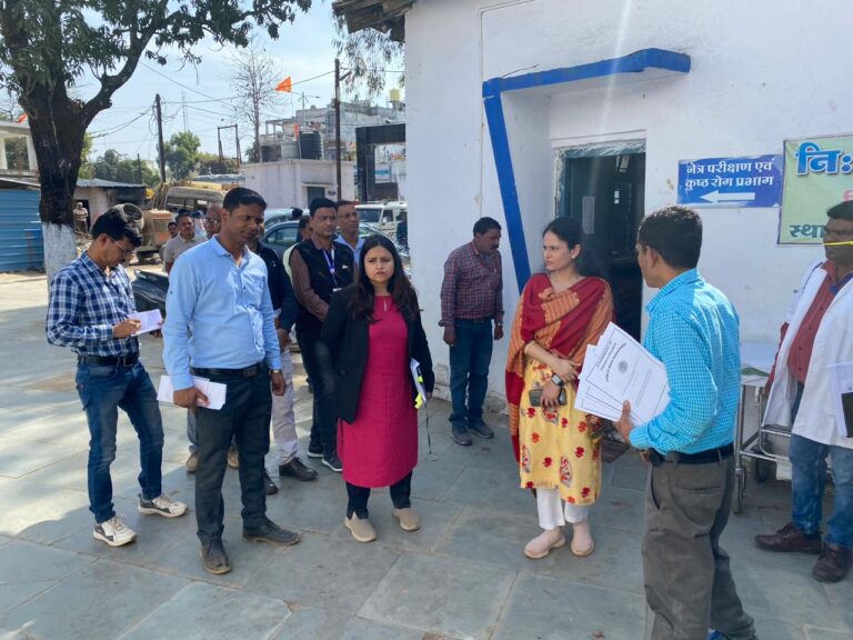 मरीज के परिजनों के लिए बनाएं प्रतीक्षालय, बेहतर करें सेवाएं  – मण्‍डला