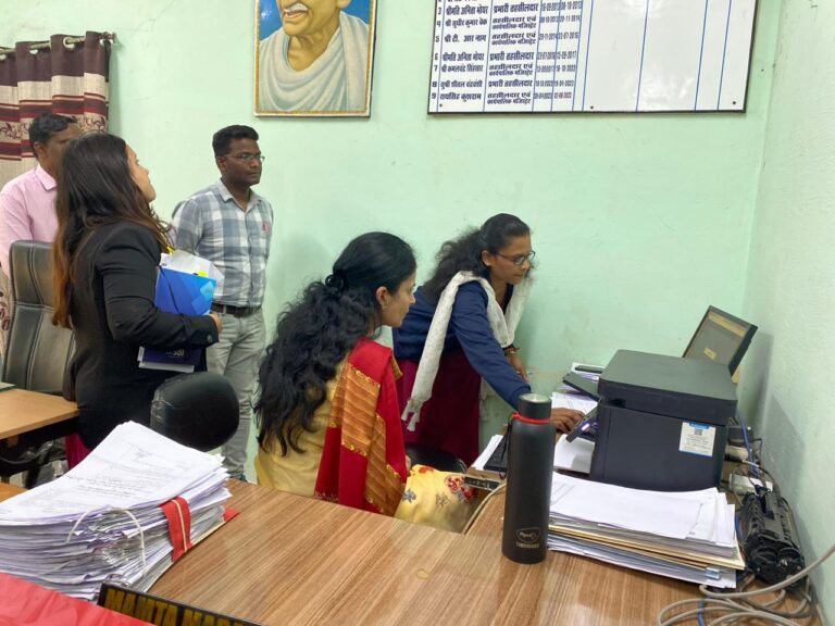 कलेक्टर ने किया तहसील न्यायालय का निरीक्षण – मण्‍डला