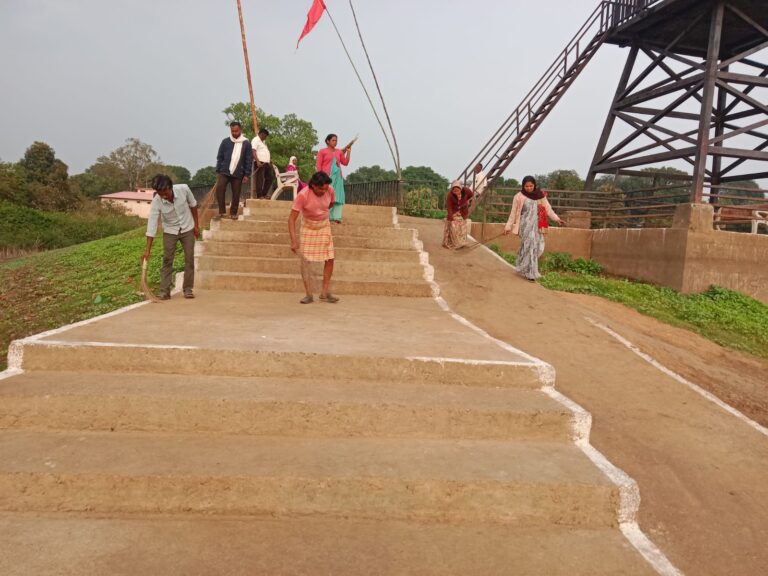 नर्मदा घाटों पर चला सफाई अभियान – मण्‍डला