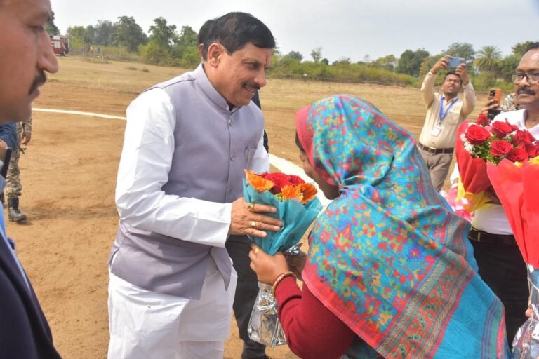 मुख्यमंत्री डॉ. यादव का हुआ आत्मीय स्वागत – मण्‍डला