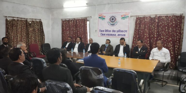 मोटर दुर्घटना क्षतिपूर्ति के प्रकरणों की प्रीसिटिंग बैठक सम्पन्न – मण्‍डला