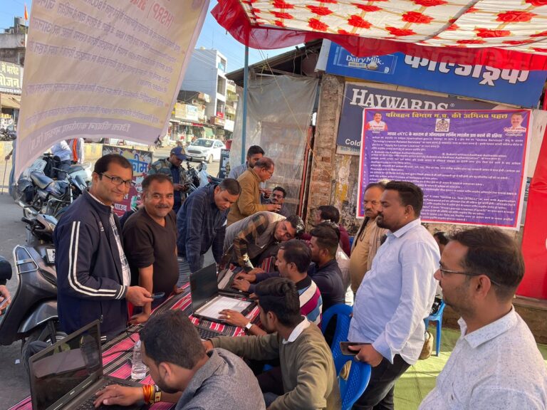 वाहनों में हाई सिक्योरिटी नंबर प्लेट लगाने जागरूकता कैम्प संपन्न-मण्‍डला