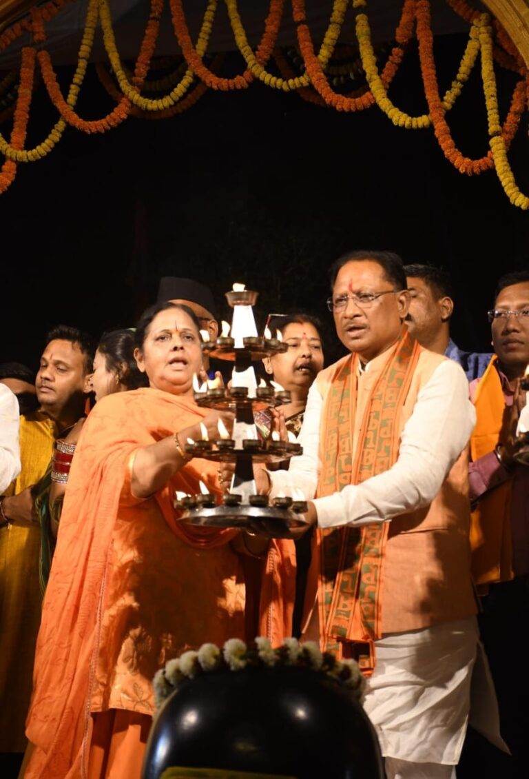 मुख्यमंत्री विष्णुदेव साय ने की महानदी की महाआरती