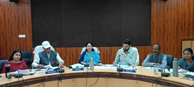 स्वीकृत आवासों को जल्द पूरा कराएं – डॉ. सिडाना (मण्‍डला समाचार)