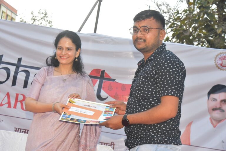 रपटाघाट पर बनाए गए चित्रों पर आधारित फोटो प्रतियोगिता संपन्न (मण्‍डला समाचार)