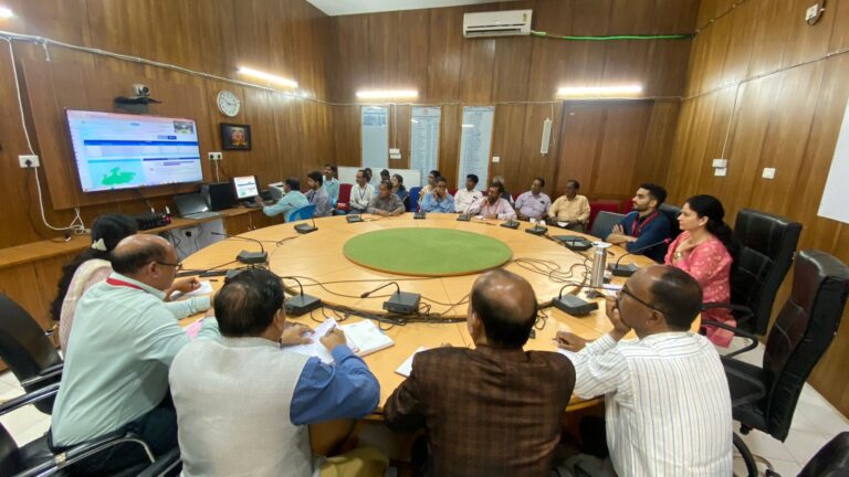 ईव्हीएम एवं व्हीव्हीपीएटी का प्रथम रेंडमाईजेशन संपन्न