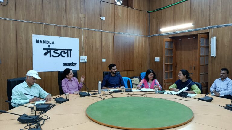 कलेक्टर ने ली कम्यूनिकेशन, नेटवर्क तथा रूटचार्ट की बैठक संपन्न