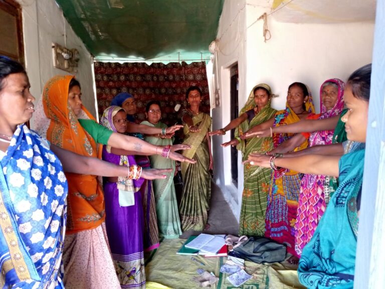 मतदाता जागरूकता के लिए दिलाई जा रही शपथ