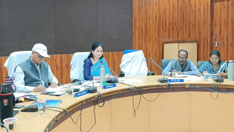 लम्बित प्रकरणों का आगामी एक सप्ताह में निराकरण सुनिश्चित करें – डॉ. सिडाना (मण्‍डला समाचार)