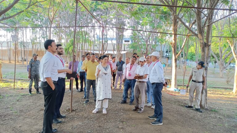 कलेक्टर एवं एसपी ने लिया मतदान सामग्री वितरण एवं वापसी की तैयारियों का जायजा (मण्‍डला समाचार)