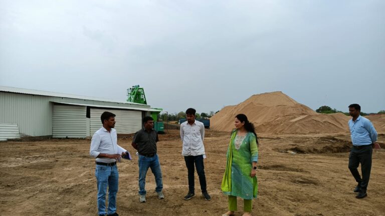 कलेक्टर ने किया निर्माणाधीन मेडीकल कॉलेज का निरीक्षण (मण्‍डला समाचार)