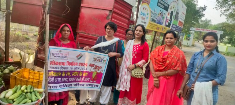 स्ट्रीट वेंडर्स से भेंट कर दी गई वैकल्पिक दस्तावेजों की जानकारी