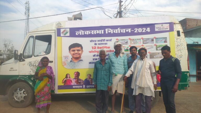 हाट बाजार एवं गांवों में पहुंचा मतदाता जागरूकता रथ