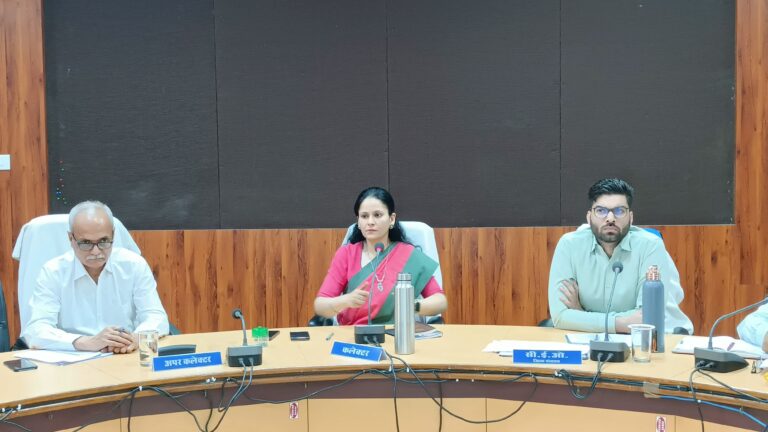 जल संबंधी समस्याओं के निराकरण के लिए पीएचई, राजस्व एवं संबंधित निकाय टीम के रूप में कार्य करें (मण्‍डला समाचार)