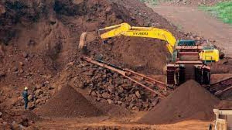 अवैध खनन गतिविधियों के खिलाफ कार्यवाही के लिए गठित 27 टीमों की पेट्रोलिंग के दौरान