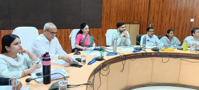 गणवेश एवं पुस्तक क्रय करने के लिए दबाव नहीं बना सकते स्कूल संचालक (मण्‍डला समाचार)