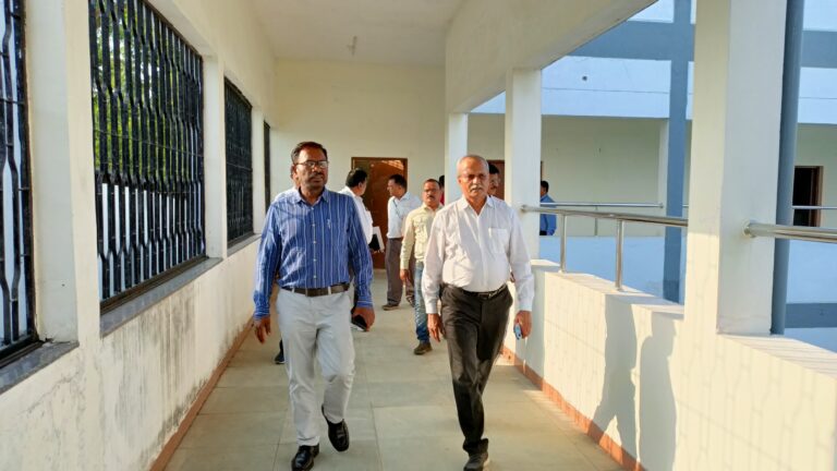 अपर मुख्य निर्वाचन पदाधिकारी ने किया स्ट्राँग रूम एवं मतगणना स्थल का निरीक्षण (मण्‍डला समाचार)