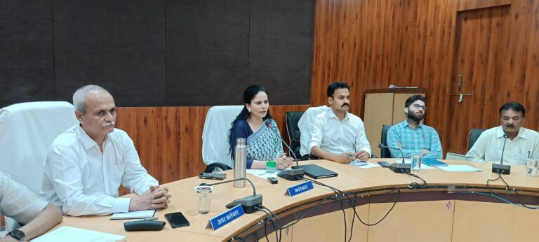 अभ्यर्थी एवं उनके अभिकर्ताओं को बतलाई गई मतगणना की प्रक्रिया (मण्‍डला समाचार)