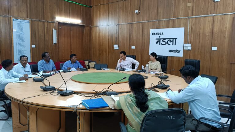 गबन तथा धोखाधड़ी के प्रकरणों की समीक्षा (मण्‍डला समाचार)