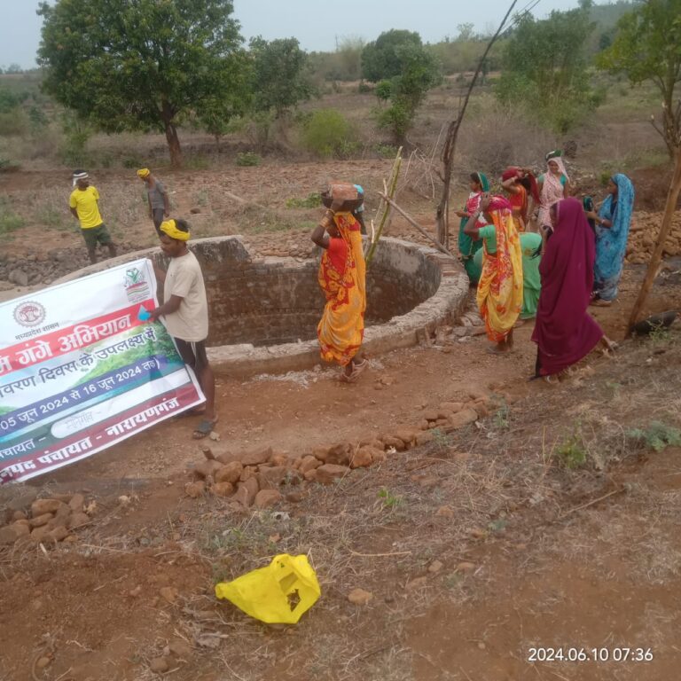 झाझनगर में कुआं मरम्मत (मण्‍डला समाचार)