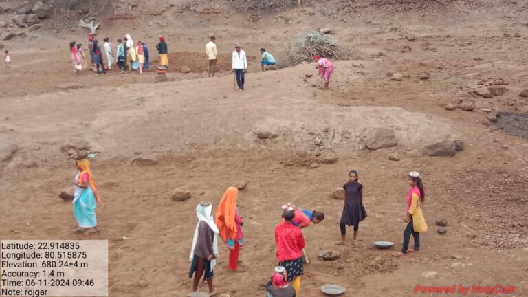 जल संरक्षण के लिए कापामाल में हो रहा तालाब का गहरीकरण (मण्‍डला समाचार)