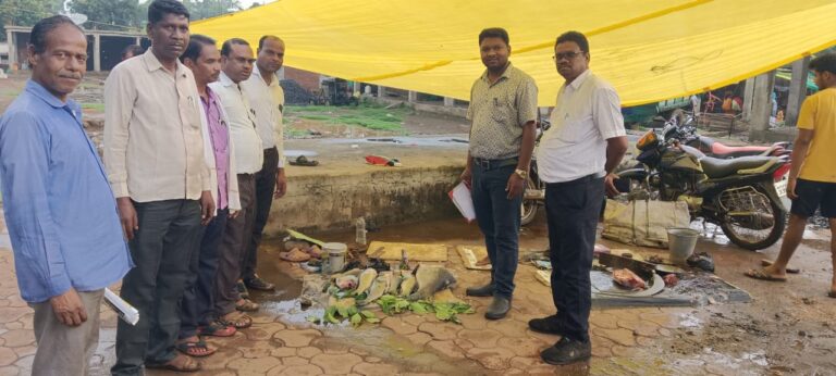 15 कि.ग्रा. मछली जप्त कर की गई नीलामी की कार्यवाही