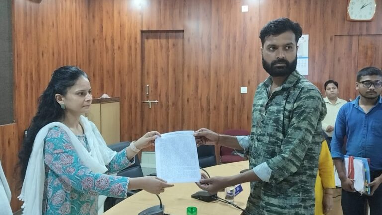 आवेदकों को बतलाई गई उनके प्रकरणों की वर्तमान स्थिति