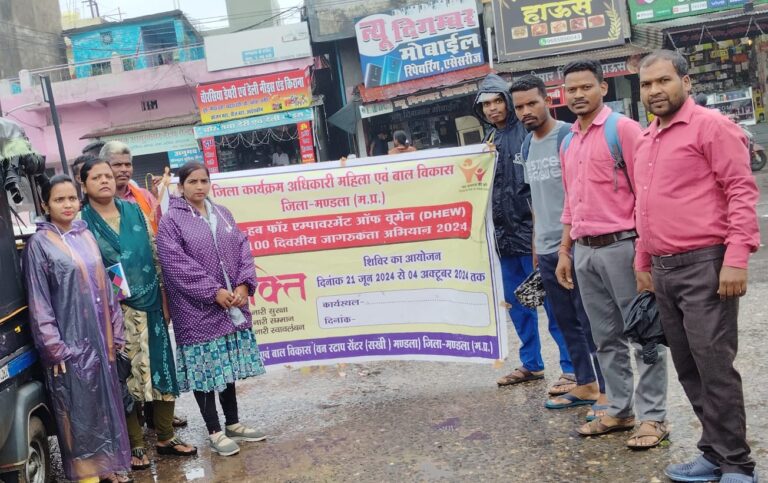 बस स्टेण्ड मण्डला में जागरूकता कार्यक्रम