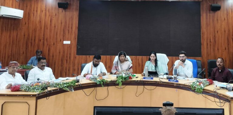शिक्षा और स्वास्थ्य का लाभ लोगों को मिले इसलिए इस क्षेत्र में बेहतर कार्य करें