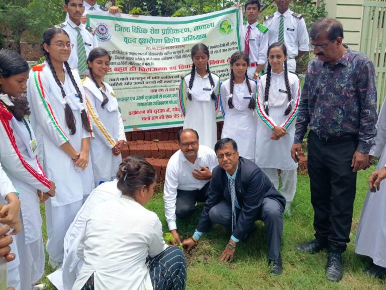 विधिक जागरूकता एवं वृक्षारोपण कार्यक्रम सम्पन्न