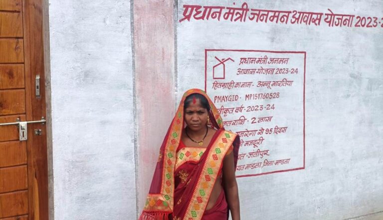 अन्‍नू भारतीया प्रधानमंत्री जनमन आवास योजना के मकान में रहकर बहुत प्रसन्‍न है