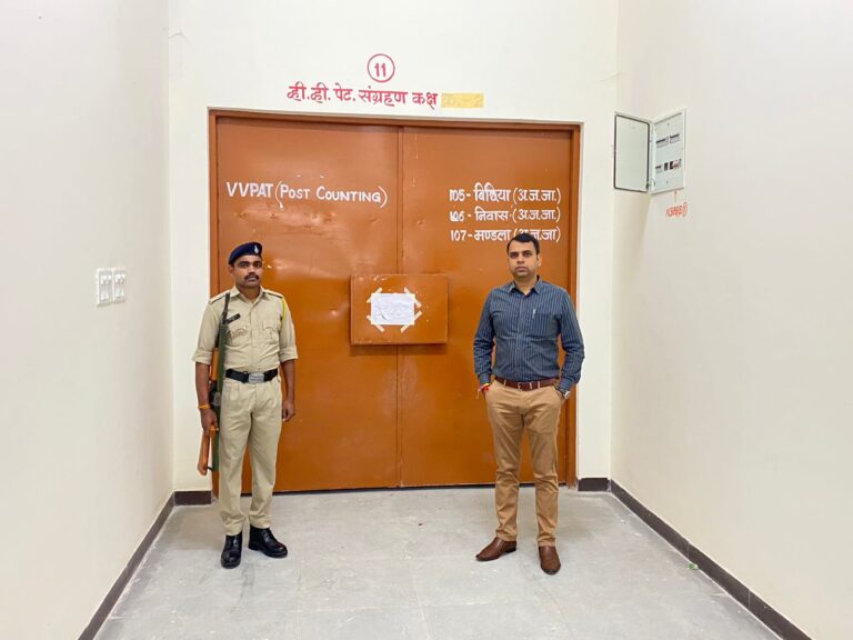 कलेक्टर सोमेश मिश्रा ने किया ईवीएम वेयरहाउस का मासिक निरीक्षण