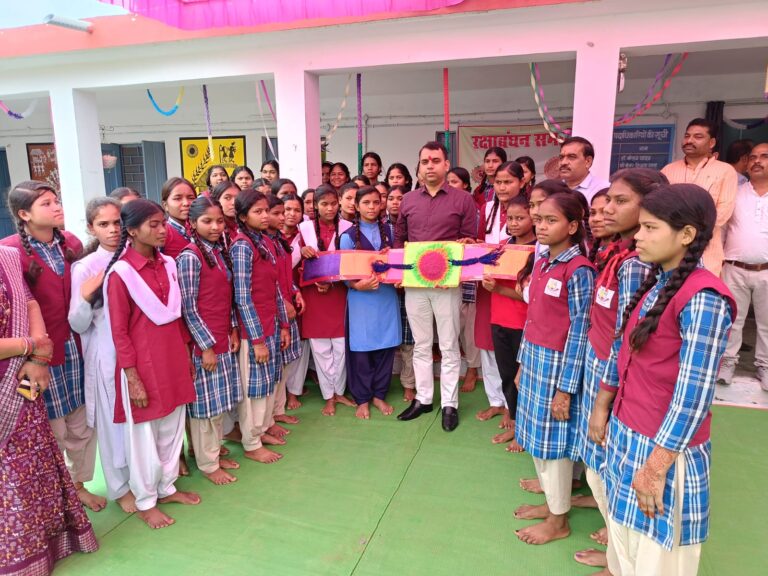 छात्राओं के हुनर को प्रोत्साहित करें – कलेक्टर