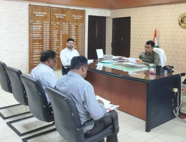 जिला सहकारी केन्द्रीय बैंक मर्यादित की बैठक सम्पन्न