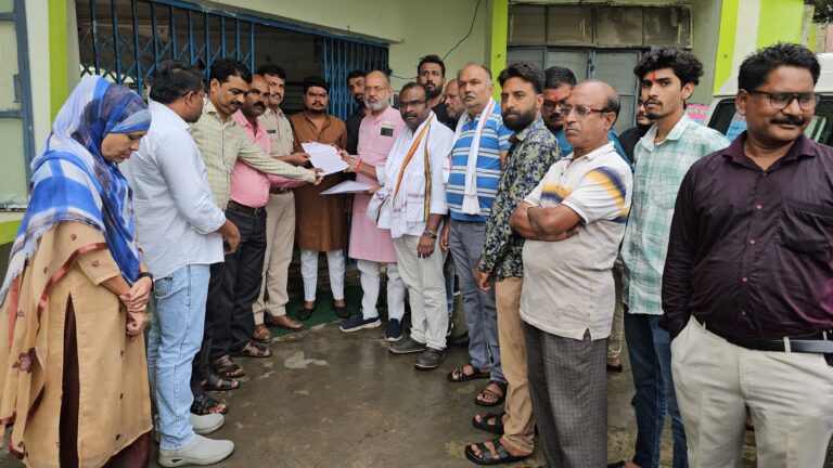 केन्द्रीय रेल राज्य मंत्री रवनीत सिंह बिट्टू एवं उत्तर प्रदेश के राज्य मंत्री रघुराज सिंह, शिवसेना सिंदे गुट के संजय गायकवाड के विरूद्ध अपराधिक प्रकरण दर्ज करने की मांग।