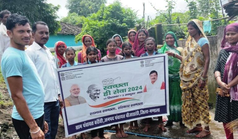 बरोंची में ग्रामीणों ने रैली निकालकर स्वच्छता को अपनाने की अपील की