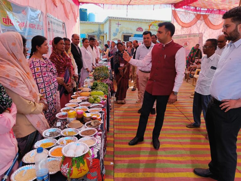 कलेक्टर सोमेश मिश्रा ने फूलसागर में जन आरोग्यम शिविर का निरीक्षण किया