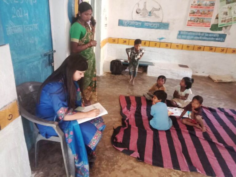 एसडीएम सोनाली देव ने ग्राम पंचायत अतरिया के निर्माण कार्यों और स्कूल व आँगनवाड़ी केन्द्रों का निरीक्षण किया