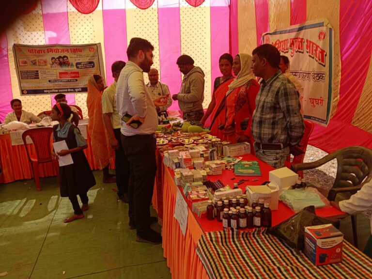 प्रभारी कलेक्टर एवं सीईओ जिला पंचायत ने किया सुरेहरी एवं दुलादर में जन स्वास्थ्य शिविर का निरीक्षण