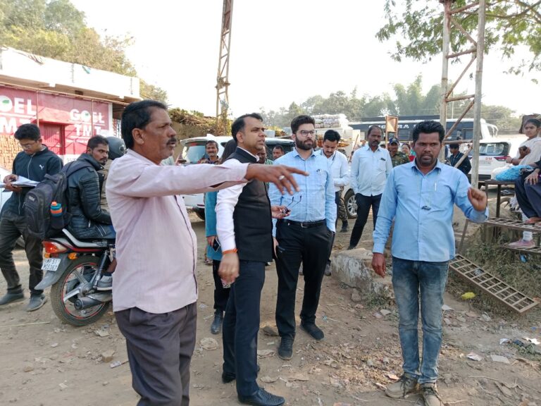 कलेक्टर सोमेश मिश्रा ने रामनगर में बहुउद्देशीय प्रशिक्षण केन्द्र और बस स्टेंड का निरीक्षण किया