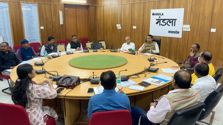 कलेक्टर ने की मण्डला-जबलपुर मार्ग की समीक्षा