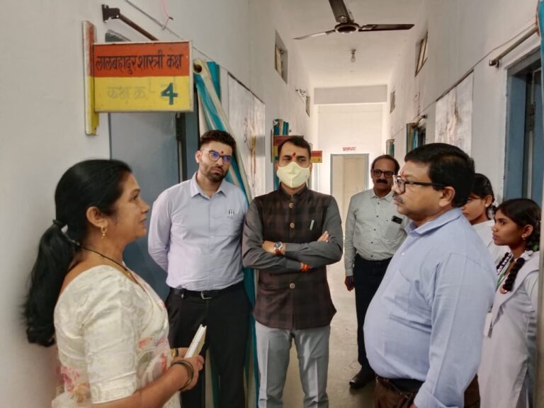 प्रमुख सचिव जान किंग्सली ने नवरत्न आदिवासी बालिका छात्रावास और जिला स्तरीय उत्कृष्ट कन्या छात्रावास का निरीक्षण किया