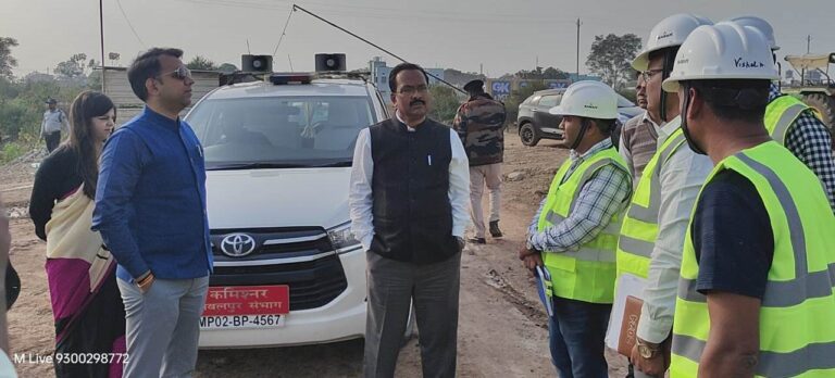 कमिश्नर जबलपुर संभाग अभय वर्मा ने नवीन चिकित्सा महाविद्यालय के निर्माण कार्यों का निरीक्षण किया